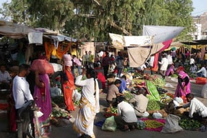 Paseo matinal guiado en E-Rickshaw con degustación de comida