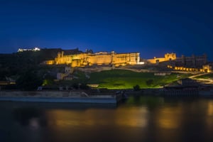 Jaipur: Amber Fort Light & Sound Show with Dinner