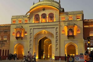 Jaipur: Evening Heritage Walk, Music with Food & Markets