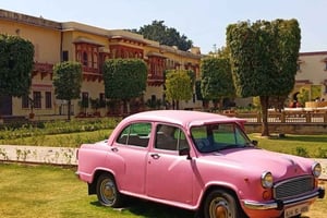 Tour guiado privado por Jaipur en un coche de lujo vintage