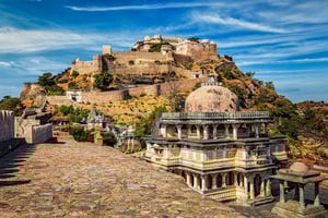 Kumbhalgarh und Ranakpur: Private Tagestour von Udaipur aus