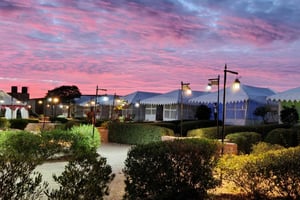 Luxe tent, diner, ontbijt, kamelenrit in de woestijn