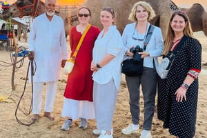 Pushkar: kameelkar-safari met zonsondergang en thee