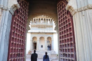 Udaipur: Sajjangarh Monsoon Palace Day Trip with Tickets