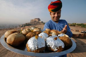 Kuninkaallinen Rajasthani Thali & perheen ruoanlaittokurssi Udaipurissa