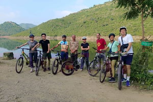 Udaipur: tour in e-bike nella campagna con ristorazione