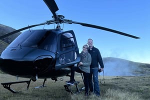 レイキャビク発火と氷のヘリコプター遊覧飛行と2回の着陸