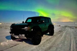 Islanti pähkinänkuoressa, yksityinen Super-Jeeppi