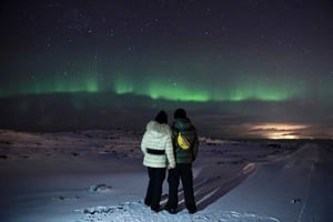 Desde Reikiavik: tour en autobús para ver la aurora boreal con chocolate caliente
