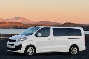 Keflavikin lentoasema: Reykjavikiin: Yksityinen kuljetus Reykjavikiin