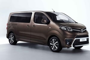 Transfert privé de l'aéroport de Keflavik à Reykjavik (van 7 pax)