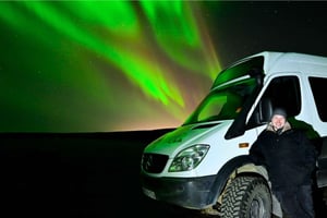 Northern Lights & Hot Choco: Private 4x4 Tour from Reykjavik