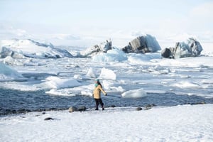 Reykjavik: Glacier Lagoon Boat Ride & Diamond Beach Day Tour