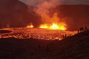 Reykjavík: Guided Afternoon Hiking Tour to New Volcano Site