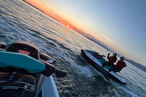 Passeio de jet ski ao pôr do sol na baía de Reykjavík