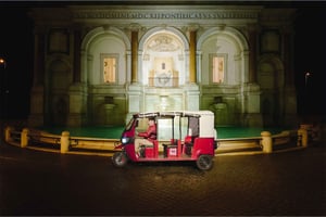 Excursión en E-Tuk: Roma de Noche