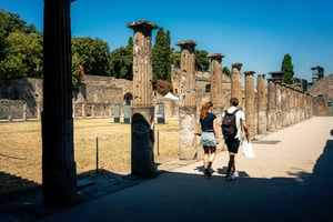 From Rome: Pompeii with Archaeologist & Lunch in Sorrento