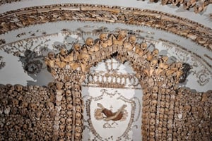 Rome: Bone Crypts Express - Tour in ENGLISH with tickets