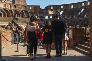 ローマ：コロッセオ、アリーナ、パラティーノの丘の小グループツアー