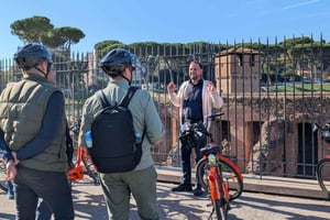 Roma: passeio guiado de bicicleta ou e-bike com guia local