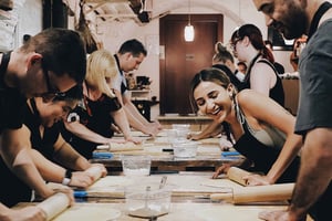 Rzym: Produkcja makaronu z degustacją wina i kolacją we Frascati