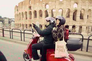 Rooma: Virallinen Emily Pariisissa -vespakierros ja leivonnaiset