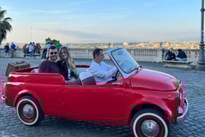Rzym: Wycieczka po mieście małą grupą zabytkowym Fiatem 500 Cabriolet