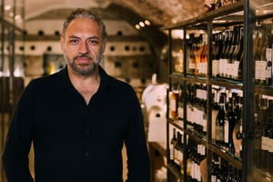 Vinsmaking og matparring i underjordisk kjeller i Roma