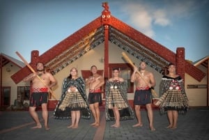Auckland: Excursão à Aldeia Maori de Rotorua com Haka e almoço