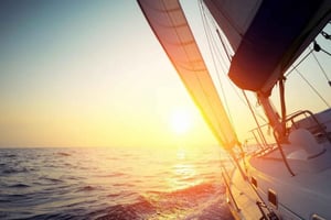 サンフランシスコ：(2時間) SF湾でのサンセットセーリング体験