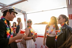 Porto: Douro Fluss Partyboot mit Sonnenuntergang Option & 6 Brücken