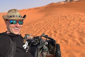 Riyad : aventure dans les dunes rouges, balade à dos de chameau, quad et sandboard