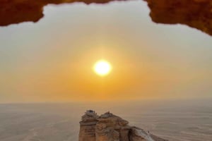 Riyadh: 4x4 Trip to the Edge of the World at Sunset