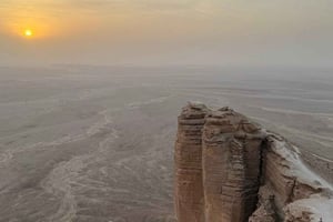 Riad: Maailman laidalla -auringonlasku ja tähtien katselu -vaelluskierros