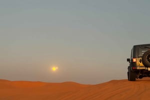Riyadh Red Sands Tour: Dune Bashing und Kamelritt.