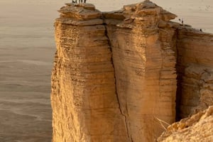 リヤド：世界の果て、ラクダと星空観察 4x4ツアー