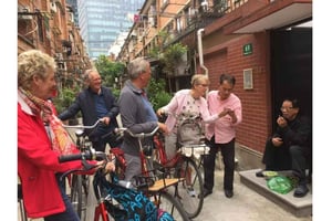 Shanghai: Guided Bike Tour with Baozi Tasting