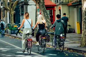 Shanghai: tour guidato in bicicletta di mezza giornata con snack