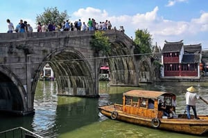 Shanghai: visita la città d'acqua di Zhujiajiao e la Shanghai Tower