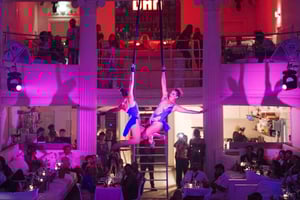 Ámsterdam: cena espectáculo de máscaras a medianoche