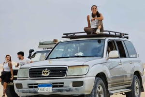 カイロ：バハリヤ＆白砂漠プライベート・キャンプ・アドベンチャー2日間