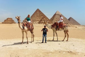 El Cairo: tour por las pirámides, Saqqara y Menfis con almuerzo