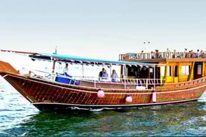 Dhow Cruise Experience: Guided Group Tour in Qatar