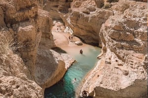 Von Maskat: Wadi Shab in kleiner Gruppe (max. 7 Personen) mit Abholung