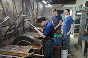 Von Osaka: Rundgang durch die Messerwerkstatt oder Schmiede von Sakai