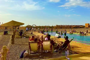 マラケシュ・アガファイ砂漠ラクダ乗り、ランチ＆スイミング