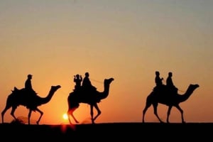 Marraquexe: passeios de camelo no deserto de Agafay, jantar e espetáculo de fogo