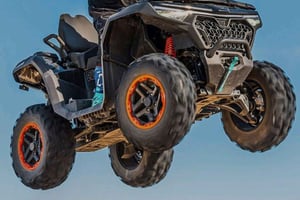 マラケシュ：アガファイ砂漠での四輪バギー体験とディナーショーをお楽しみください