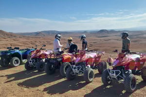 Marrakech: Fyrhjuling i Agafay-öknen och kamelridning, middag och show