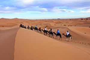 Merzouga: 1 notte in campo nel deserto con cena e giro in cammello
